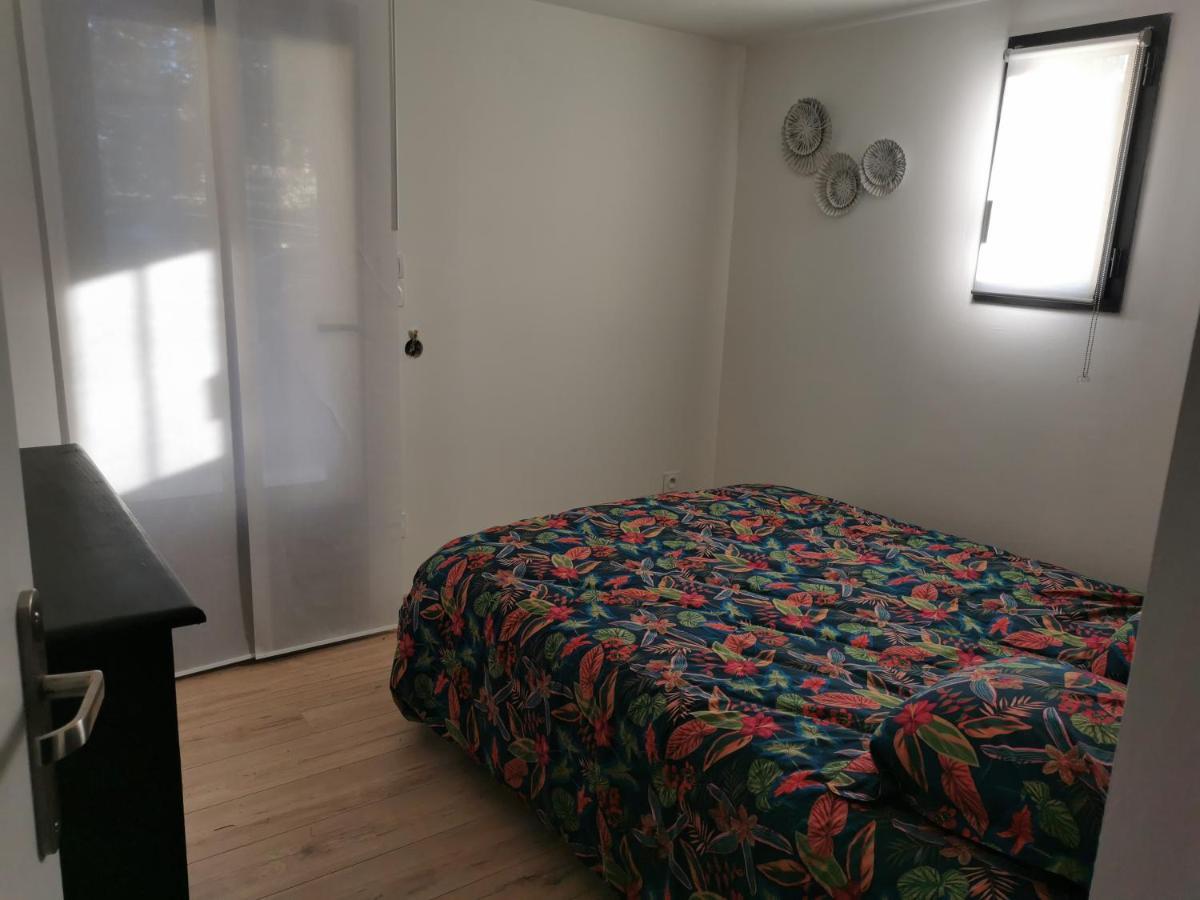 Gite 2 Chambres Avec Piscine Sernhac Exterior photo