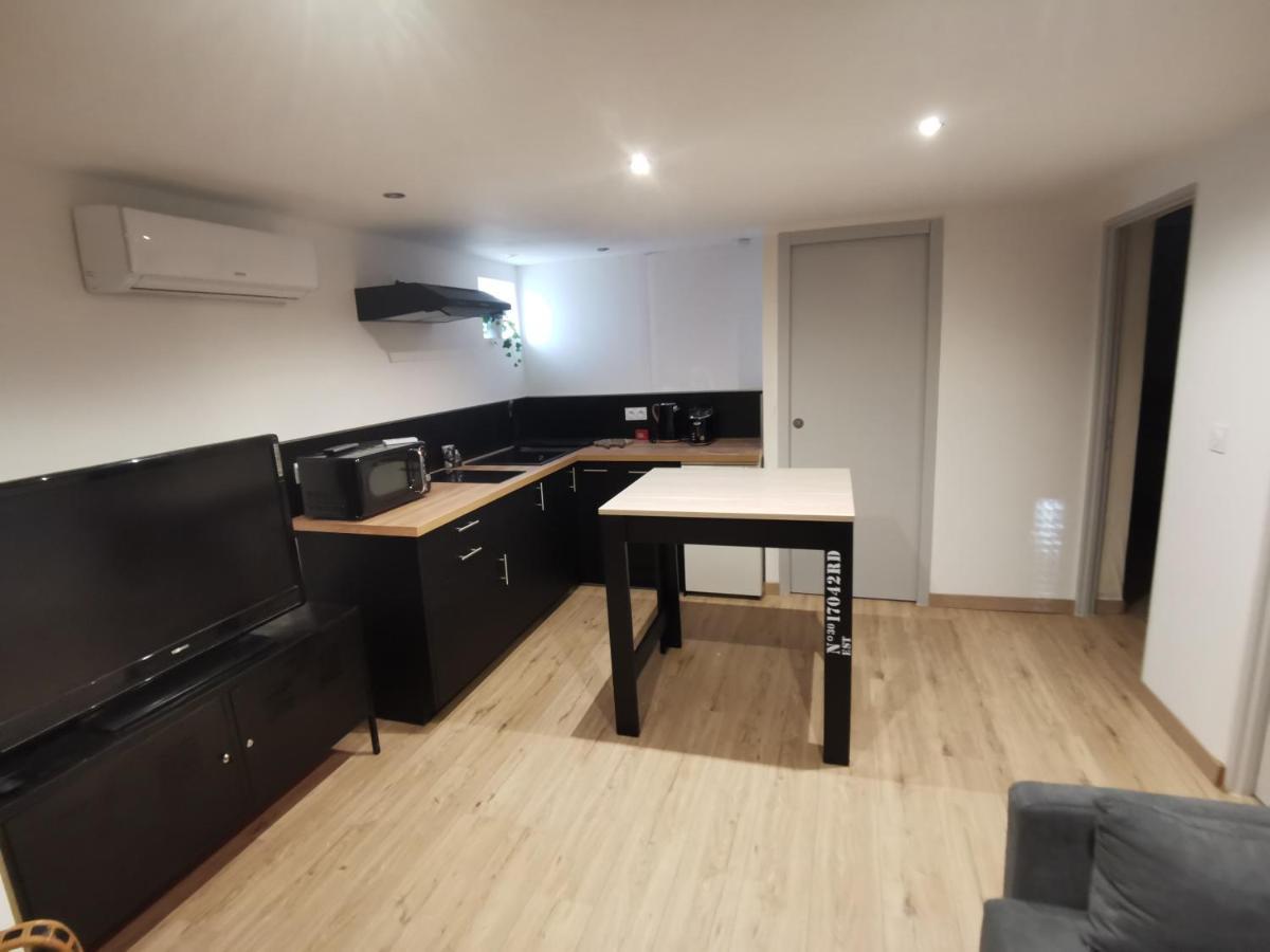 Gite 2 Chambres Avec Piscine Sernhac Exterior photo