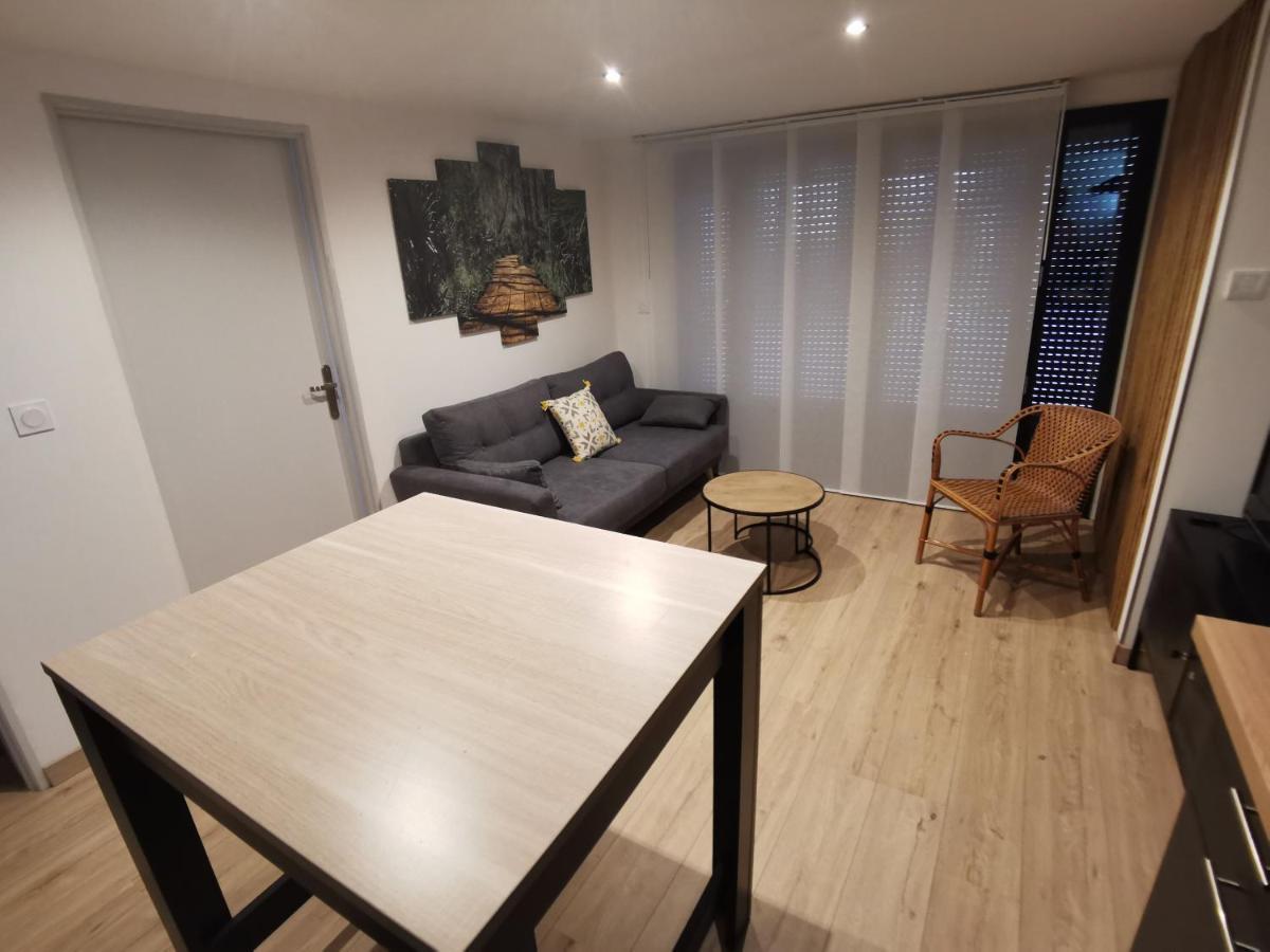 Gite 2 Chambres Avec Piscine Sernhac Exterior photo